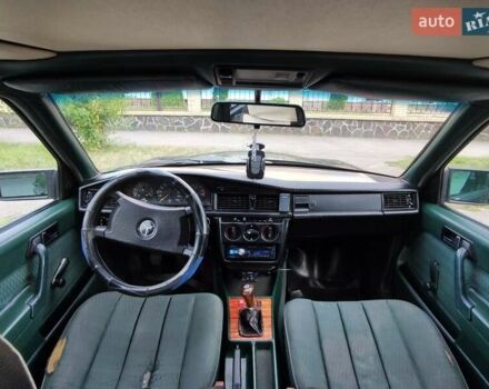 Зеленый Мерседес 190, объемом двигателя 2 л и пробегом 350 тыс. км за 1900 $, фото 6 на Automoto.ua