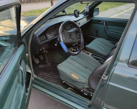 Зеленый Мерседес 190, объемом двигателя 2 л и пробегом 350 тыс. км за 1850 $, фото 13 на Automoto.ua