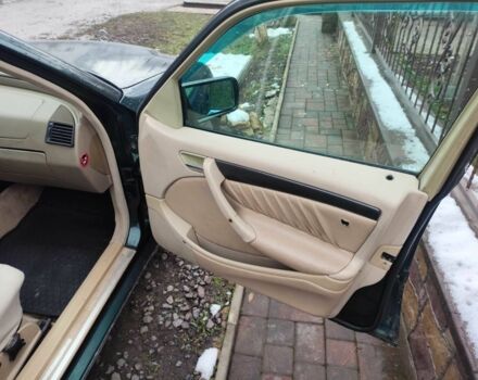 Зелений Мерседес 190, об'ємом двигуна 1.8 л та пробігом 350 тис. км за 1998 $, фото 7 на Automoto.ua