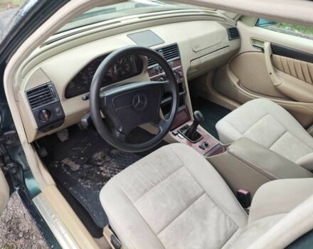 Зелений Мерседес 190, об'ємом двигуна 1.8 л та пробігом 350 тис. км за 1998 $, фото 3 на Automoto.ua