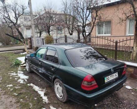 Зелений Мерседес 190, об'ємом двигуна 1.8 л та пробігом 350 тис. км за 1998 $, фото 1 на Automoto.ua