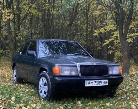 Зеленый Мерседес 190, объемом двигателя 2 л и пробегом 500 тыс. км за 1400 $, фото 1 на Automoto.ua