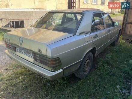Мерседес 190 1986 в Вижнице на Automoto.ua Зеленый Мерседес 190, объемом двигателя 2 л и пробегом 439 тыс. км за 699 $, фото 1 на Automoto.ua
