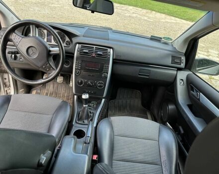 Білий Мерседес 200, об'ємом двигуна 2 л та пробігом 173 тис. км за 2386 $, фото 2 на Automoto.ua