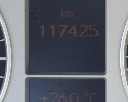 Белый Мерседес 200, объемом двигателя 2 л и пробегом 117 тыс. км за 9500 $, фото 6 на Automoto.ua