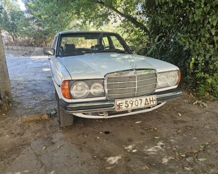 Белый Мерседес 200, объемом двигателя 2 л и пробегом 350 тыс. км за 1000 $, фото 1 на Automoto.ua