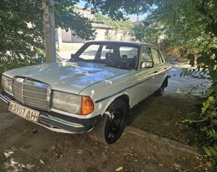 Белый Мерседес 200, объемом двигателя 2 л и пробегом 350 тыс. км за 1000 $, фото 3 на Automoto.ua