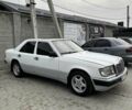Белый Мерседес 200, объемом двигателя 2 л и пробегом 400 тыс. км за 1345 $, фото 1 на Automoto.ua