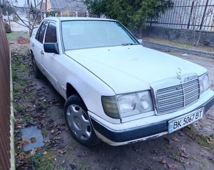 Белый Мерседес 200, объемом двигателя 2 л и пробегом 540 тыс. км за 1450 $, фото 5 на Automoto.ua