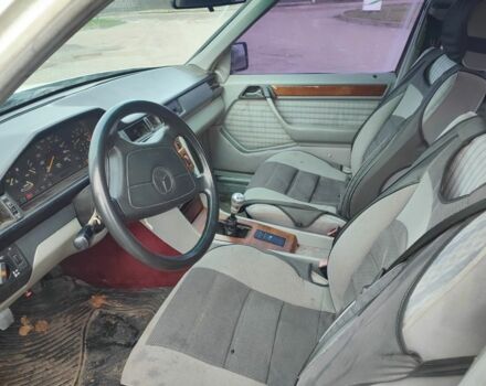 Белый Мерседес 200, объемом двигателя 2 л и пробегом 540 тыс. км за 1450 $, фото 6 на Automoto.ua