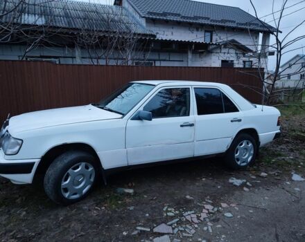 Белый Мерседес 200, объемом двигателя 2 л и пробегом 540 тыс. км за 1450 $, фото 1 на Automoto.ua