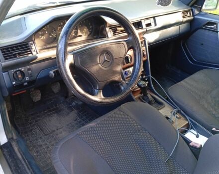 Білий Мерседес 200, об'ємом двигуна 2 л та пробігом 454 тис. км за 2000 $, фото 6 на Automoto.ua