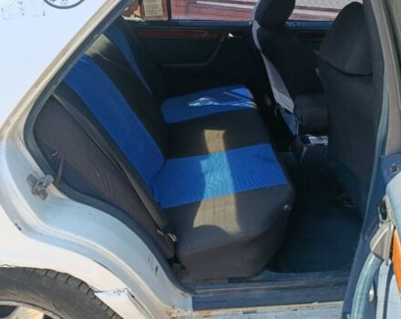 Белый Мерседес 200, объемом двигателя 2 л и пробегом 344 тыс. км за 2100 $, фото 4 на Automoto.ua