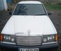 Белый Мерседес 200, объемом двигателя 2 л и пробегом 350 тыс. км за 1350 $, фото 1 на Automoto.ua