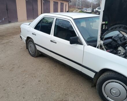 Білий Мерседес 200, об'ємом двигуна 2 л та пробігом 375 тис. км за 2100 $, фото 1 на Automoto.ua