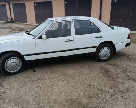 Білий Мерседес 200, об'ємом двигуна 2 л та пробігом 375 тис. км за 2100 $, фото 5 на Automoto.ua