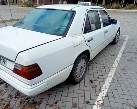 Белый Мерседес 200, объемом двигателя 0 л и пробегом 500 тыс. км за 1450 $, фото 6 на Automoto.ua