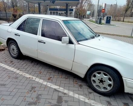 Белый Мерседес 200, объемом двигателя 0 л и пробегом 500 тыс. км за 1450 $, фото 5 на Automoto.ua