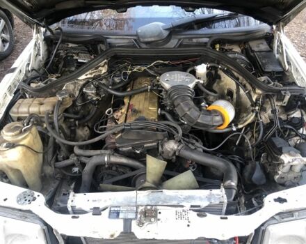 Белый Мерседес 200, объемом двигателя 2 л и пробегом 300 тыс. км за 1400 $, фото 6 на Automoto.ua