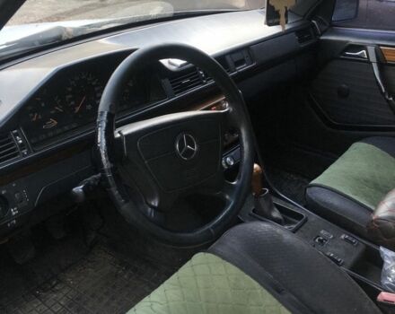 Белый Мерседес 200, объемом двигателя 2 л и пробегом 300 тыс. км за 1400 $, фото 7 на Automoto.ua