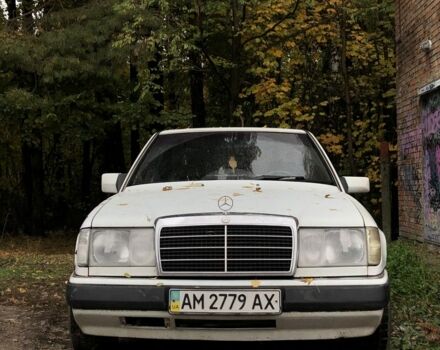 Белый Мерседес 200, объемом двигателя 2 л и пробегом 300 тыс. км за 1400 $, фото 3 на Automoto.ua