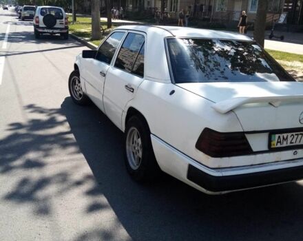 Белый Мерседес 200, объемом двигателя 2 л и пробегом 370 тыс. км за 1500 $, фото 1 на Automoto.ua