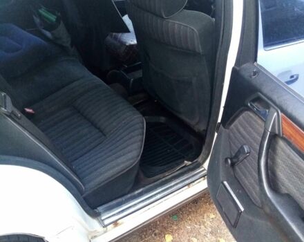 Белый Мерседес 200, объемом двигателя 2 л и пробегом 370 тыс. км за 1500 $, фото 4 на Automoto.ua