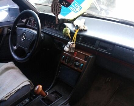 Белый Мерседес 200, объемом двигателя 2 л и пробегом 370 тыс. км за 1500 $, фото 2 на Automoto.ua