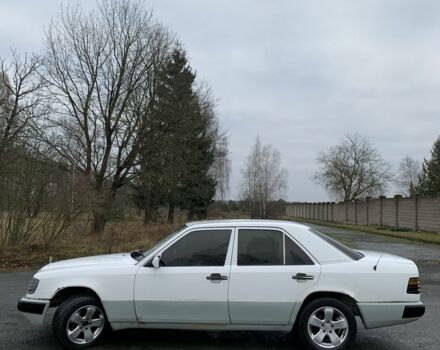 Білий Мерседес 200, об'ємом двигуна 2 л та пробігом 400 тис. км за 1200 $, фото 5 на Automoto.ua