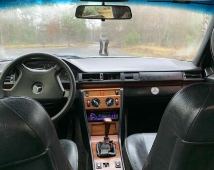 Білий Мерседес 200, об'ємом двигуна 2 л та пробігом 400 тис. км за 1200 $, фото 8 на Automoto.ua