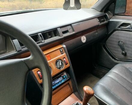 Білий Мерседес 200, об'ємом двигуна 2 л та пробігом 400 тис. км за 1200 $, фото 7 на Automoto.ua