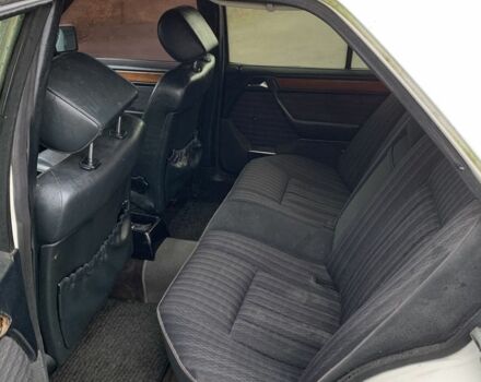 Білий Мерседес 200, об'ємом двигуна 2 л та пробігом 400 тис. км за 1200 $, фото 9 на Automoto.ua