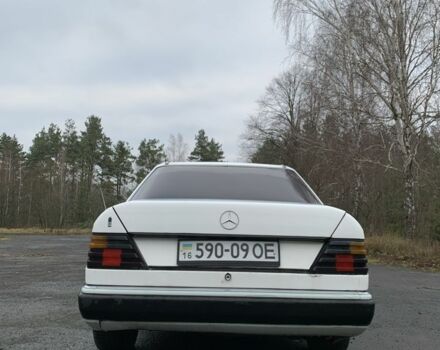 Білий Мерседес 200, об'ємом двигуна 2 л та пробігом 400 тис. км за 1200 $, фото 3 на Automoto.ua