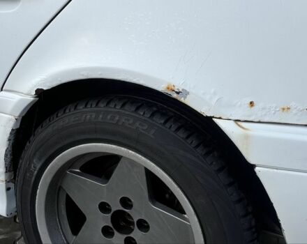 Белый Мерседес 200, объемом двигателя 2 л и пробегом 111 тыс. км за 1500 $, фото 7 на Automoto.ua