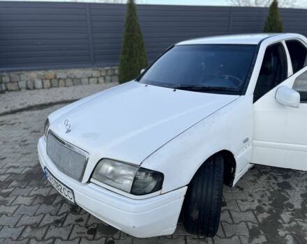 Белый Мерседес 200, объемом двигателя 2 л и пробегом 111 тыс. км за 1500 $, фото 14 на Automoto.ua