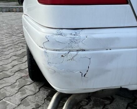 Белый Мерседес 200, объемом двигателя 2 л и пробегом 111 тыс. км за 1500 $, фото 5 на Automoto.ua