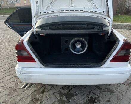 Белый Мерседес 200, объемом двигателя 2 л и пробегом 111 тыс. км за 1500 $, фото 16 на Automoto.ua