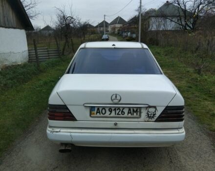 Белый Мерседес 200, объемом двигателя 2 л и пробегом 333 тыс. км за 688 $, фото 5 на Automoto.ua
