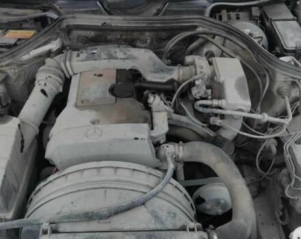 Белый Мерседес 200, объемом двигателя 2 л и пробегом 333 тыс. км за 688 $, фото 2 на Automoto.ua