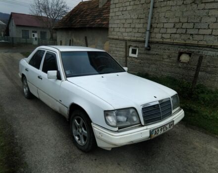 Белый Мерседес 200, объемом двигателя 2 л и пробегом 333 тыс. км за 688 $, фото 7 на Automoto.ua