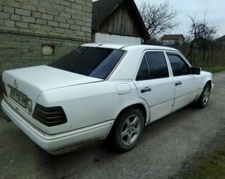 Белый Мерседес 200, объемом двигателя 2 л и пробегом 333 тыс. км за 688 $, фото 6 на Automoto.ua