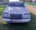 Белый Мерседес 200, объемом двигателя 1.8 л и пробегом 299 тыс. км за 1117 $, фото 1 на Automoto.ua
