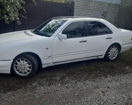 Білий Мерседес 200, об'ємом двигуна 2 л та пробігом 413 тис. км за 3950 $, фото 1 на Automoto.ua