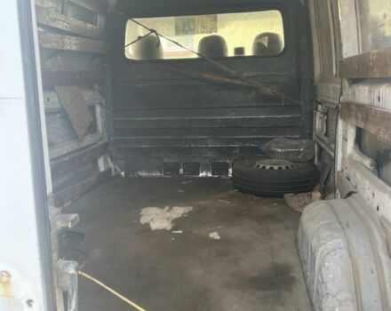 Белый Мерседес 200, объемом двигателя 2.9 л и пробегом 951 тыс. км за 4000 $, фото 2 на Automoto.ua