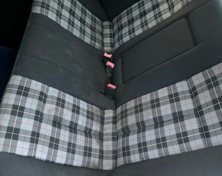 Белый Мерседес 200, объемом двигателя 2.7 л и пробегом 330 тыс. км за 1600 $, фото 3 на Automoto.ua