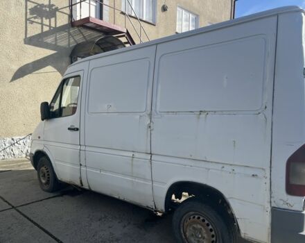 Белый Мерседес 200, объемом двигателя 2.9 л и пробегом 951 тыс. км за 4000 $, фото 1 на Automoto.ua