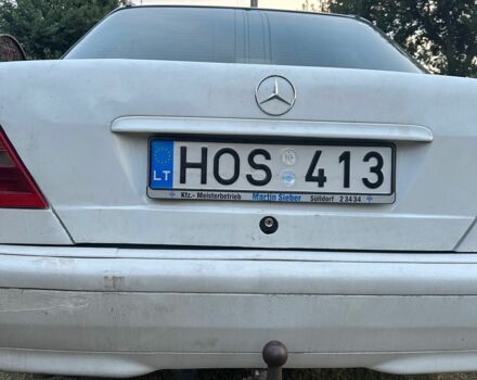 Белый Мерседес 200, объемом двигателя 2.7 л и пробегом 330 тыс. км за 1600 $, фото 6 на Automoto.ua