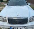 Белый Мерседес 200, объемом двигателя 2.7 л и пробегом 330 тыс. км за 1600 $, фото 1 на Automoto.ua
