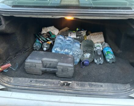 Белый Мерседес 200, объемом двигателя 2.7 л и пробегом 330 тыс. км за 1600 $, фото 4 на Automoto.ua