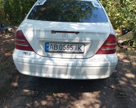 Білий Мерседес 200, об'ємом двигуна 2 л та пробігом 280 тис. км за 1894 $, фото 11 на Automoto.ua